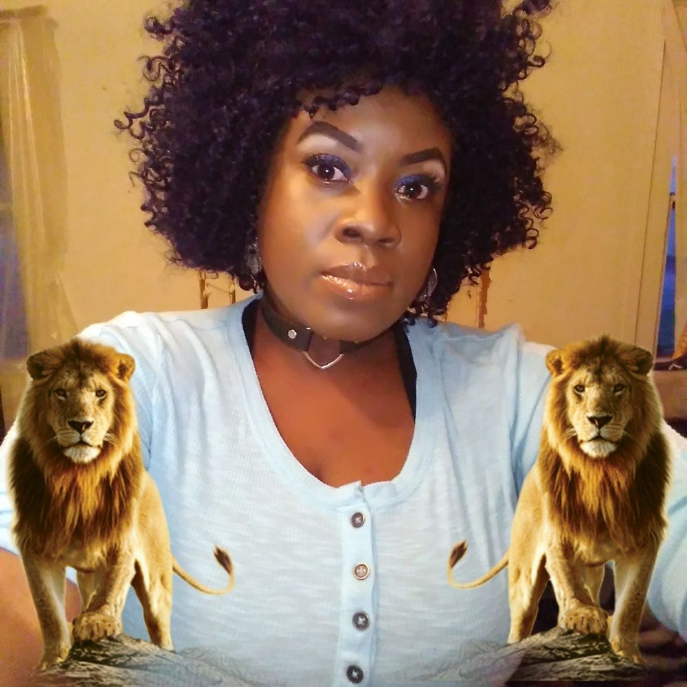 Meet your Posher, Lora